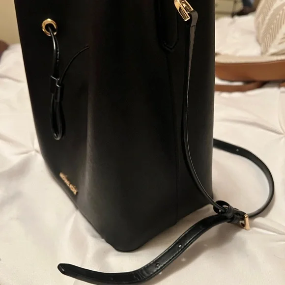Michael kors bucket bag - Picture 4 of 5